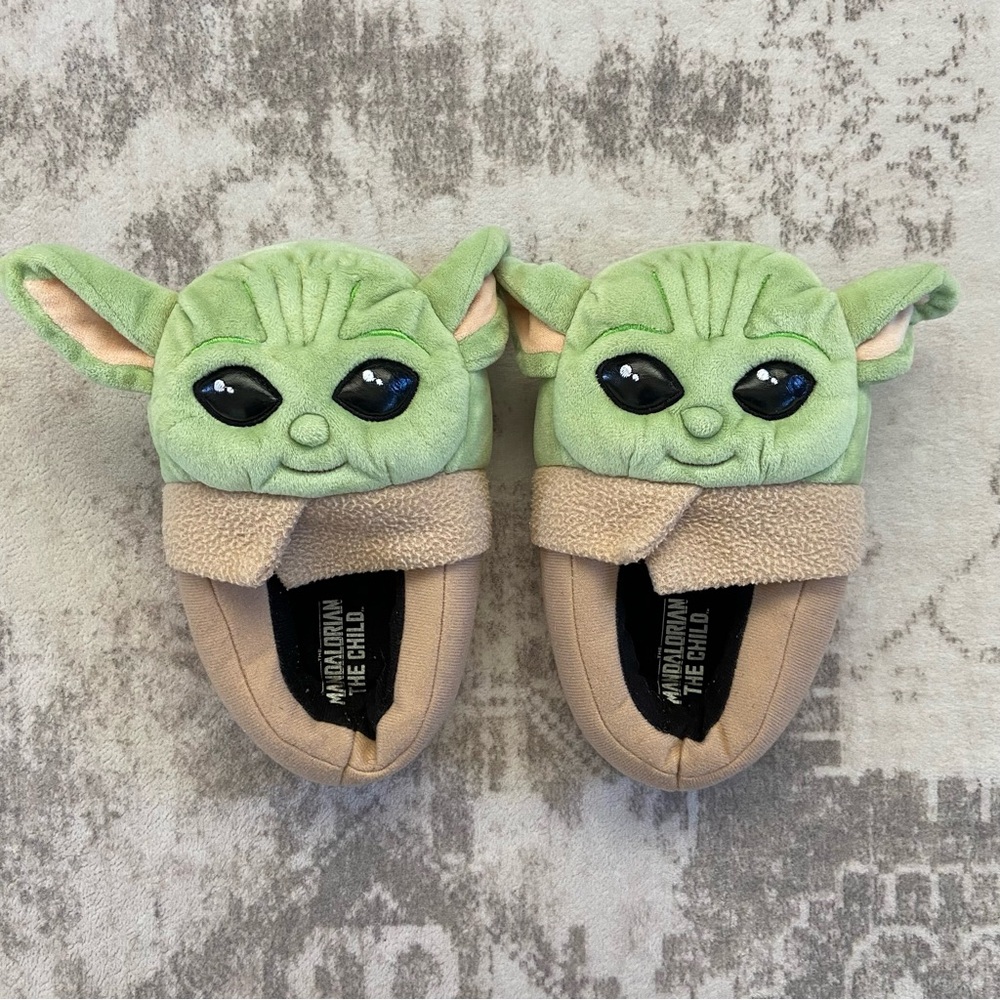 Star Wars The‎ z Mandalorian Green and Tan Baby Yoda Slippers Size 13-1
